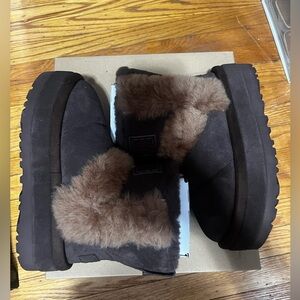 Brand New Platform Low Uggs …. Comes with Original Box